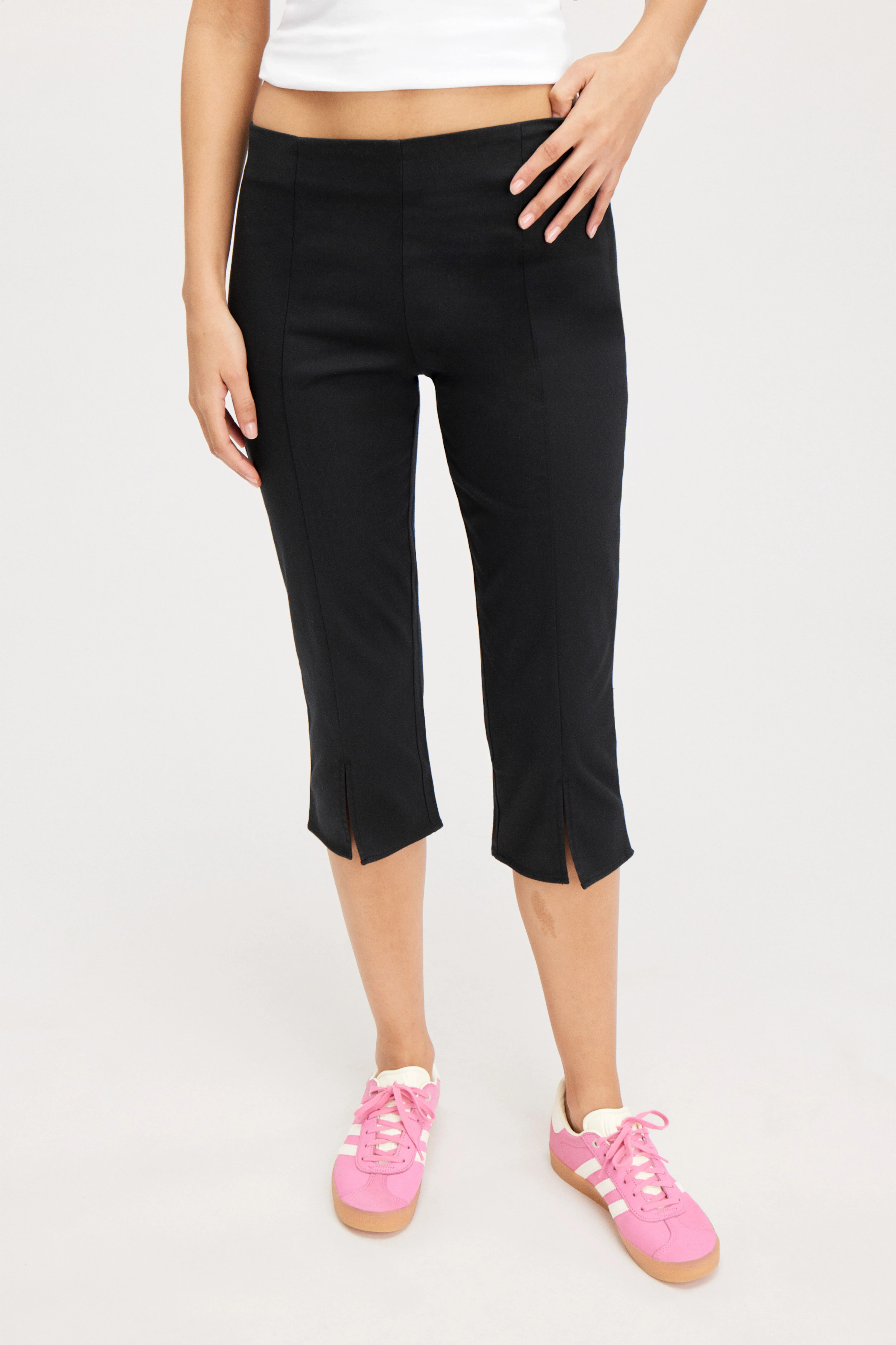 Slitted Capri Trousers - Regular waist - Knee length - Black - Ladies | H&M GB